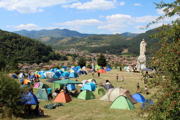 Тази година фестът се радва на повече гости, оставащи на палатка.